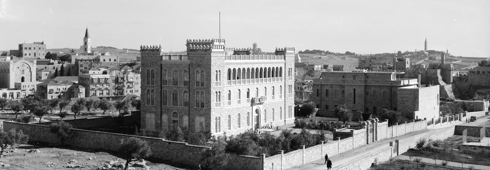 L’Istituto e i suoi dintorni in una fotografia scattata tra il 1920 e il 1933 circa